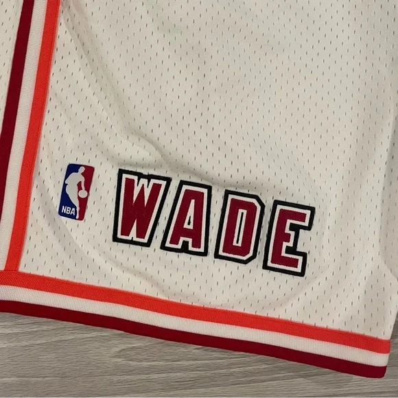 Mitchell & Ness Wade Miami Heat Swingman 2006 Legacy Shorts White Men’s Size XL - Picture 2 of 10